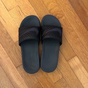 All Black Nike size 8 - barely worn!